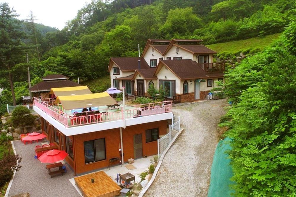 Hongcheon Flowering Hill Pension Extérieur photo